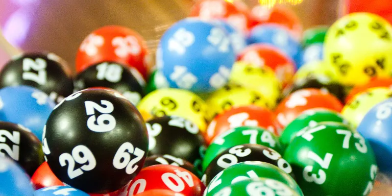 Dựa theo quy luật ngày tháng để tìm con số may mắn